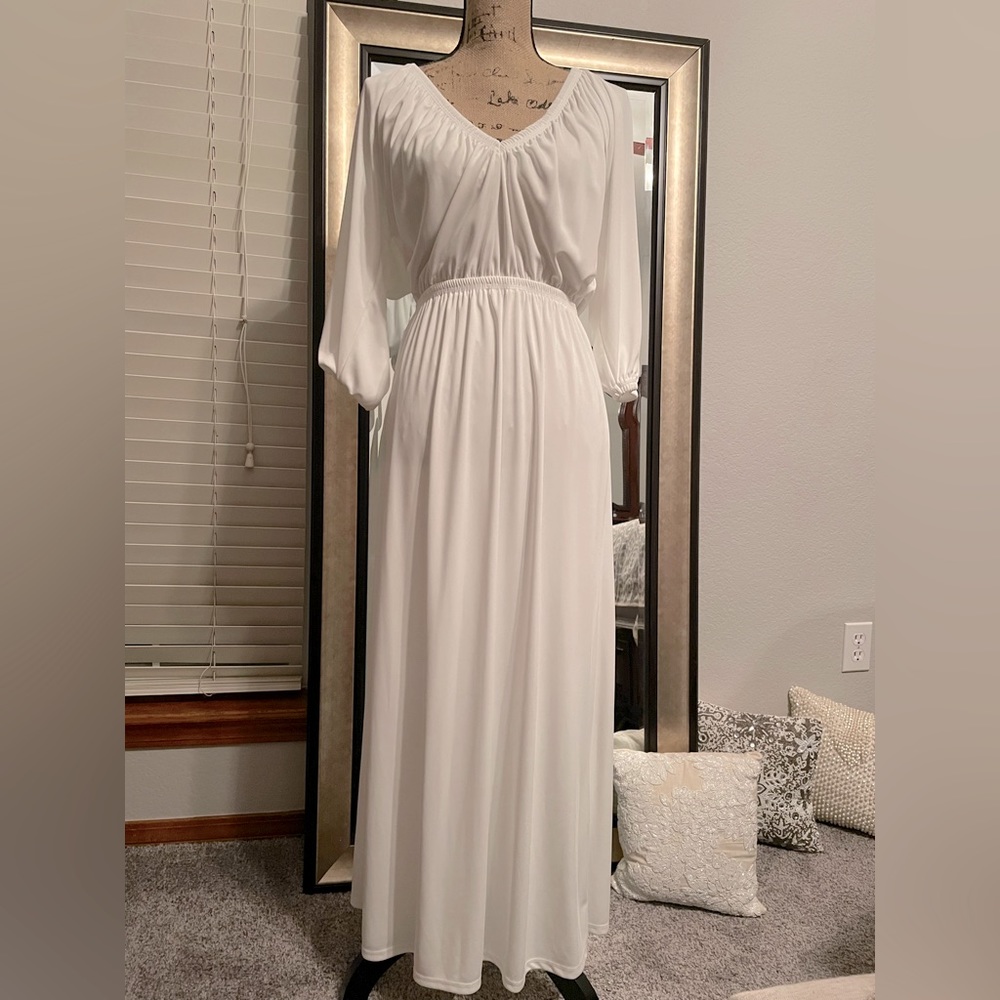 New long dress, in white, size M.